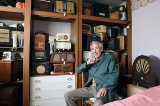 Ted Carter in his prefab at Ector Road, Excalibur Estate | Elisabeth Blanchet