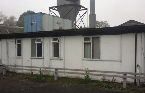 Uni-Seco  Prefab at Rolvenden train station photographed by Chris Barker, 2014