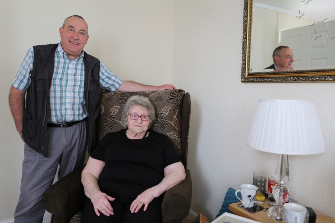 June and her son Jaroslav Kapitan at June's prefab home, a Tarran in Ipswich, in 2016. | Blanchet,Elisabeth