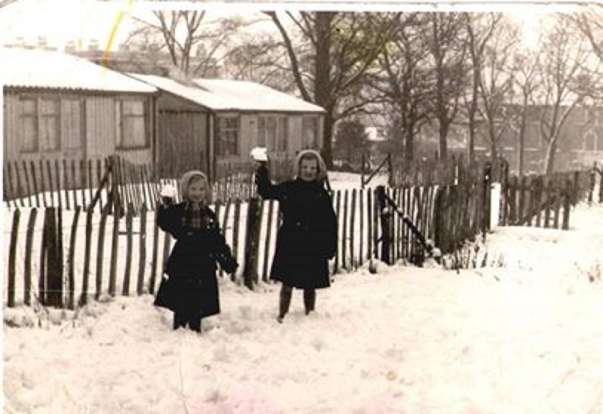 Brenda Anderson and Jeannette Anderson in the snow. Hollyhedge Bungalows, Blackheath SE3