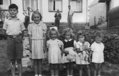 Bob and friends in front of the prefab. Barnfield Road, St Mary Cray