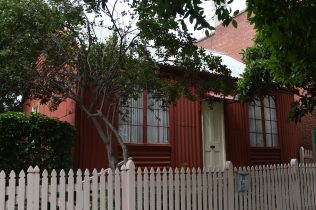 Cast-iron prefab, Melbourne. Australia | David G Thomas