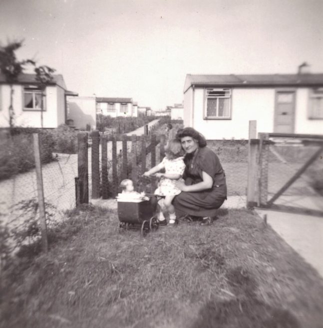 My aunt and cousins in Flaxland, Birchwood estate, Hatfield, Herts | John Hawthorne