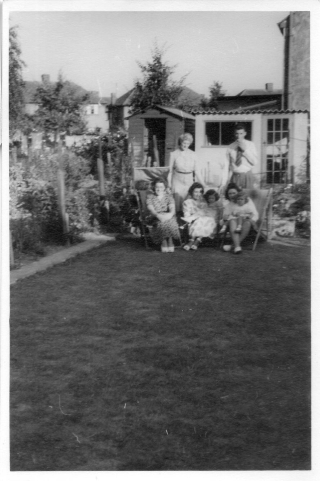 Flanders Family. 7 Hind Grove, Poplar, E.14. Late 1940s.