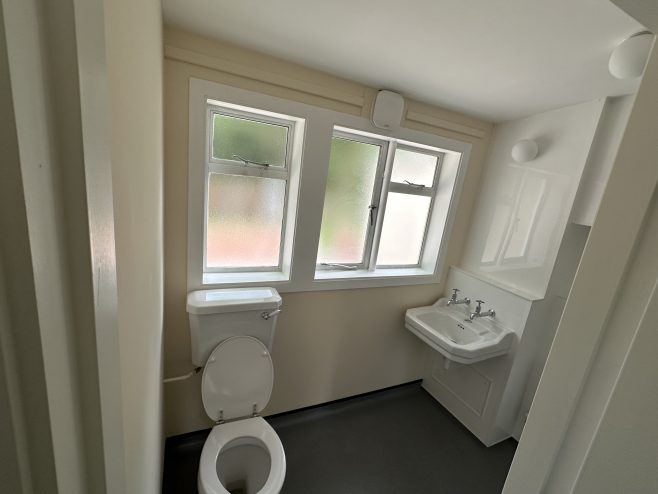 419 Wake Green Road. Bathroom | David Humphries